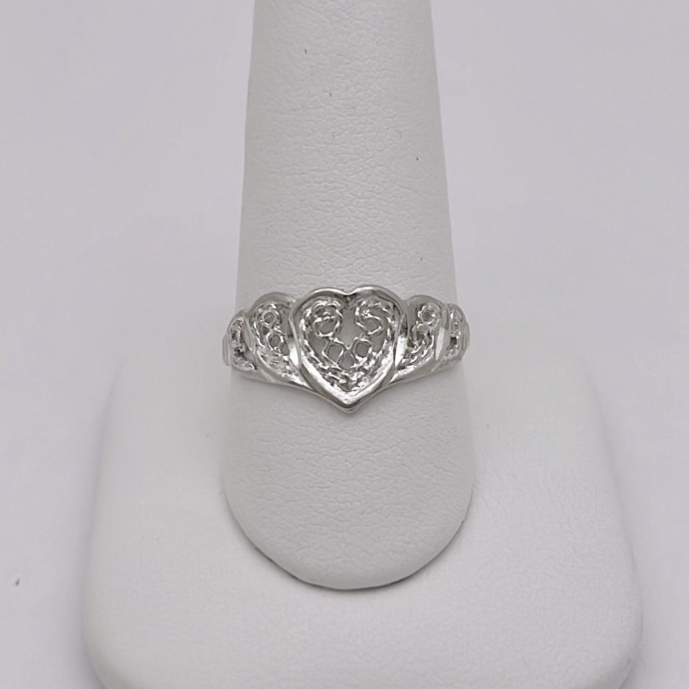 Sterling Silver Women’s Ring w/ Heart Design